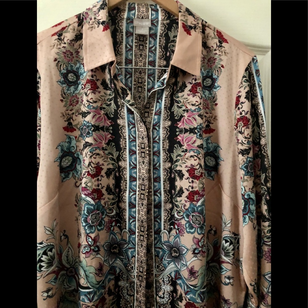 Chicos Button up lightweight Blouse